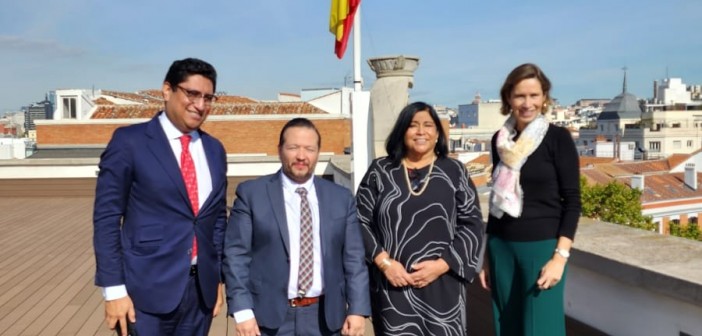 Firmas muebleras realizan gira por España